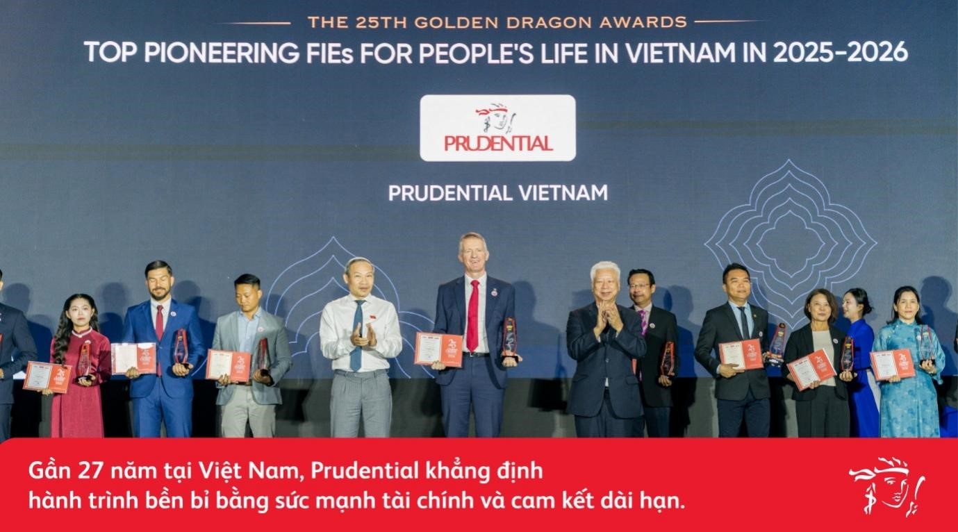 Đại diện Prudential Việt Nam tham dự nhận giải thưởng