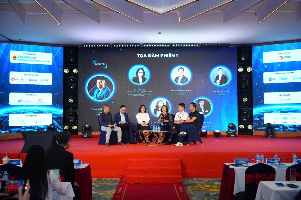 Các diễn giả tại phiên tọa đàm