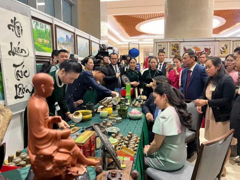 Hương vị trà Việt chinh phục vị giác Thủ tướng Thái Lan tại tiệc chiêu đãi cấp cao