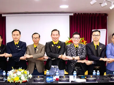 Trả cổ tức chỉ trong 15 phút sau khi có quyết định từ HĐQT, chỉ có thể là DGroup Holdings!