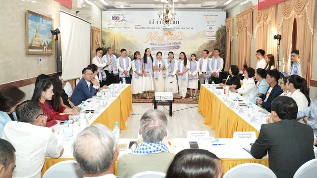 Thư viện 2030 lan tỏa tri thức đến học sinh Việt - Lào tại Attapeu