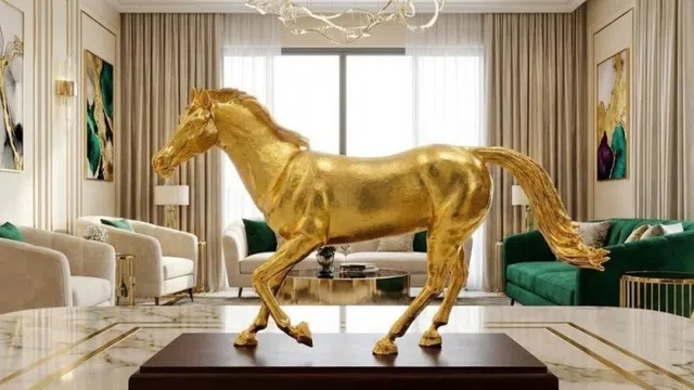 Tượng ngựa mạ vàng giá hàng chục triệu đồng đón Tết 2026
